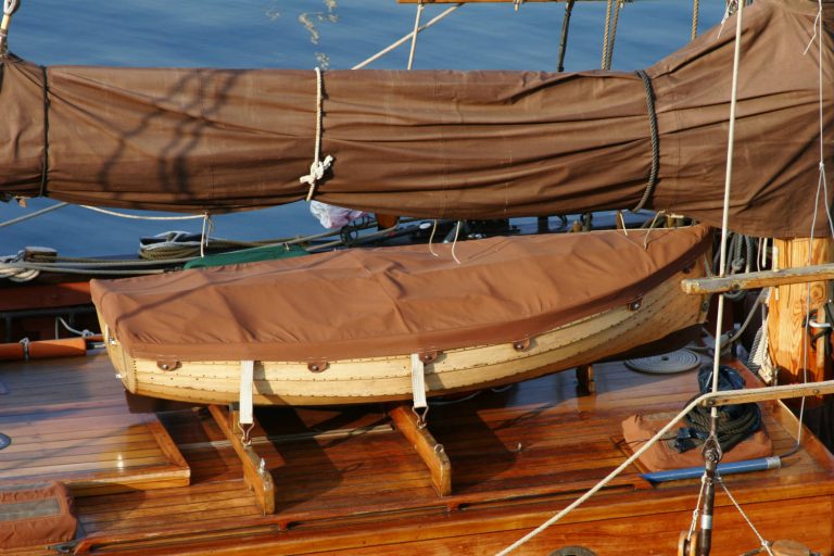 Comment entretenir sa voile ?  Univers Bateau